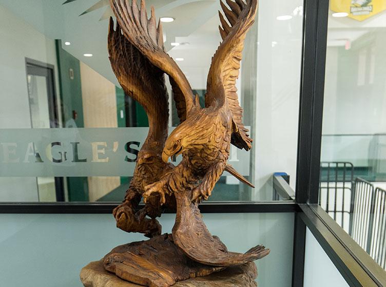 鹰的雕像